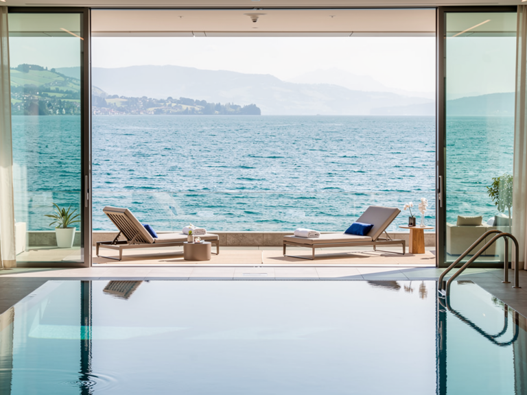 Hotel Riva Konstanz Test zeigt exklusive Wellness mit Bodenseeblick Exklusiver Spa-Bereich im Hotel Riva Konstanz mit beeindruckendem Bodenseeblick