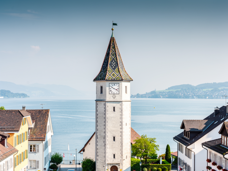 Mangturm Lindau historischer Turm am Ufer des Bodensees in Lindau