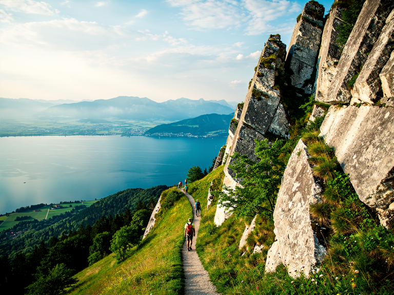 Aussicht von den markanten Sipplinger Felsen auf den Bodensee und Alpen