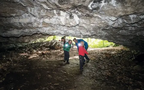 Traufgang Ochsenbergtour Heidensteinhöhle (1)  Albstadt Tourismus.jpg