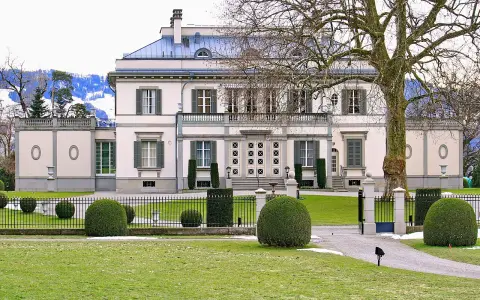 Schloss Meienberg mit Ökonomiegebäuden und Park