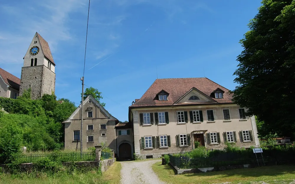 Ehemalige Johanniter-Komturei mit Pförtnerhaus, Bavahaus und Kornspeicher (Südflügel)