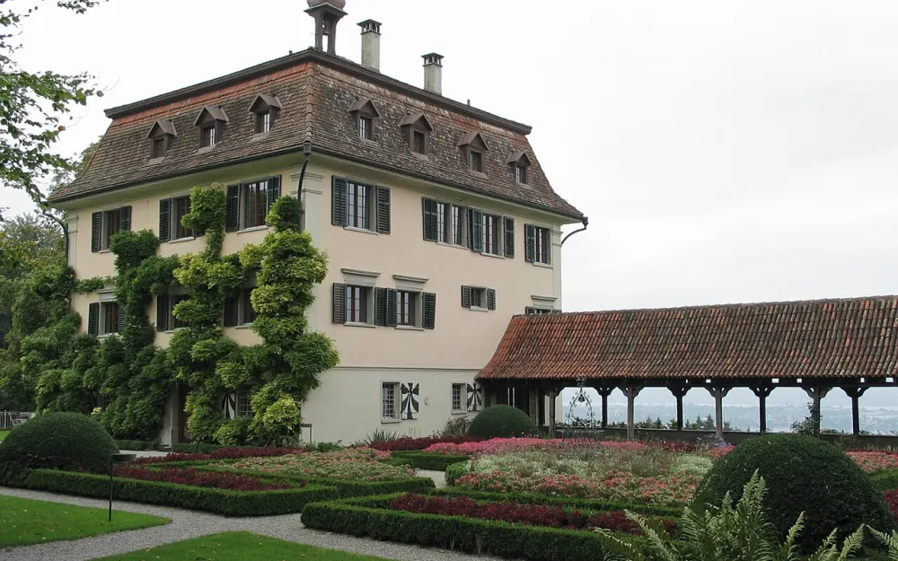 Schloss Wolfsberg mit Parquin-Haus und Kapelle