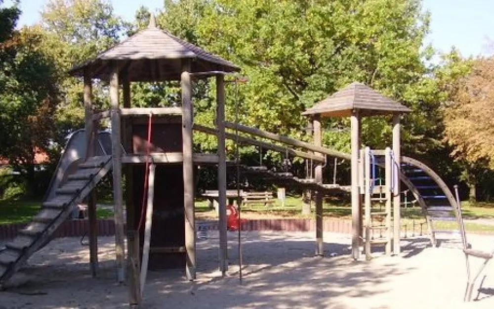Spiel und Bouleplatz Kantstraße
