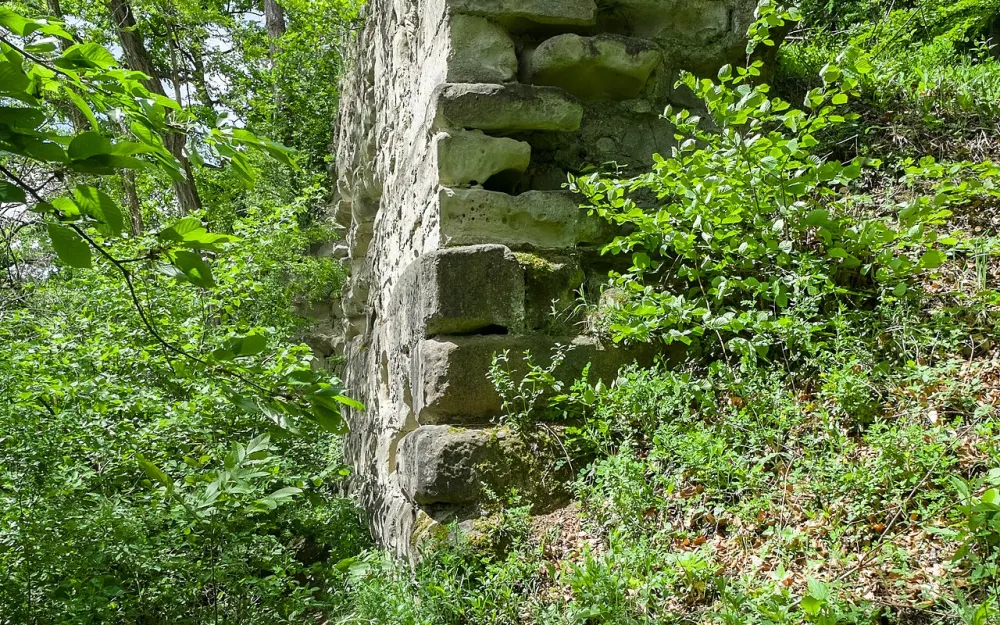 Burgrest Hüneberg