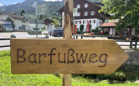 Barfußpfad im Kurpark Ofterschwang