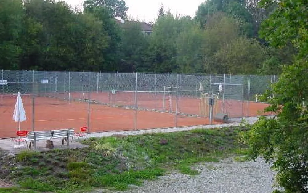 Tennisplatz in Schienen