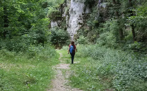 Kapellen Rundweg Wanderin