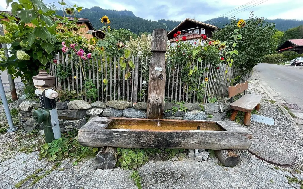 Station 5 - Brunnen an der alten Schule