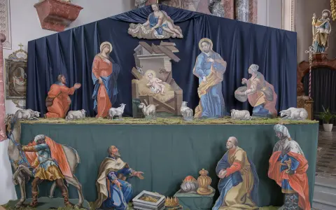 Historische Bretterkrippe in der Kirche St. Peter und Paul