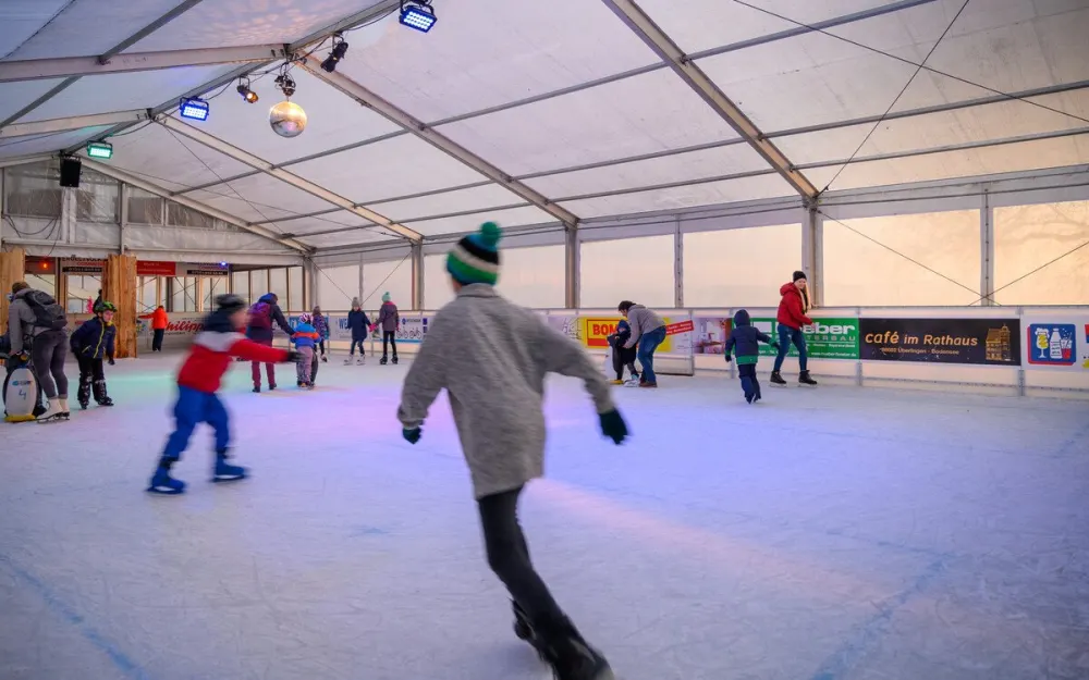 ÜB ON ICE - Die Eisbahn direkt am Bodensee