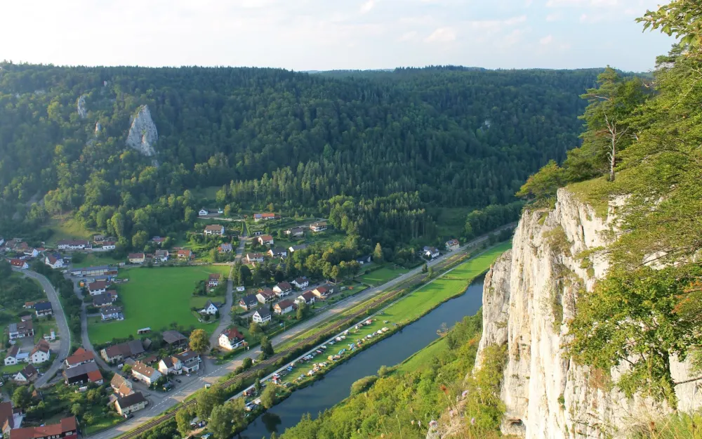 Ausblick von der Ruine Wagenburg Sommer