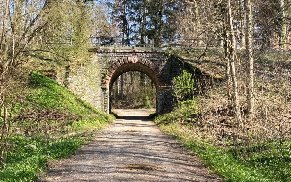 Bahnbrücke auf dem Naturweg