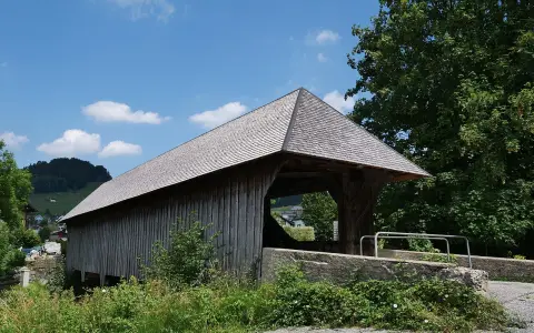 Gedeckte Holzbrücke über die Sitter