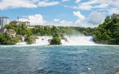 Mittelfelsen im Rheinfall