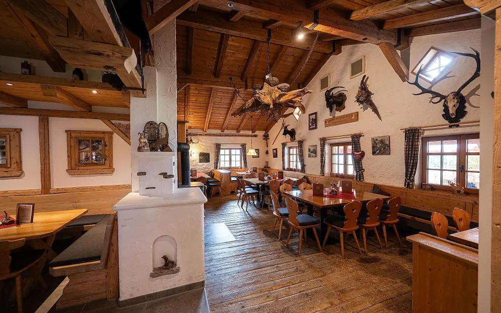 Gemütliche Stube der Wurzelhütte in Ofterschwang