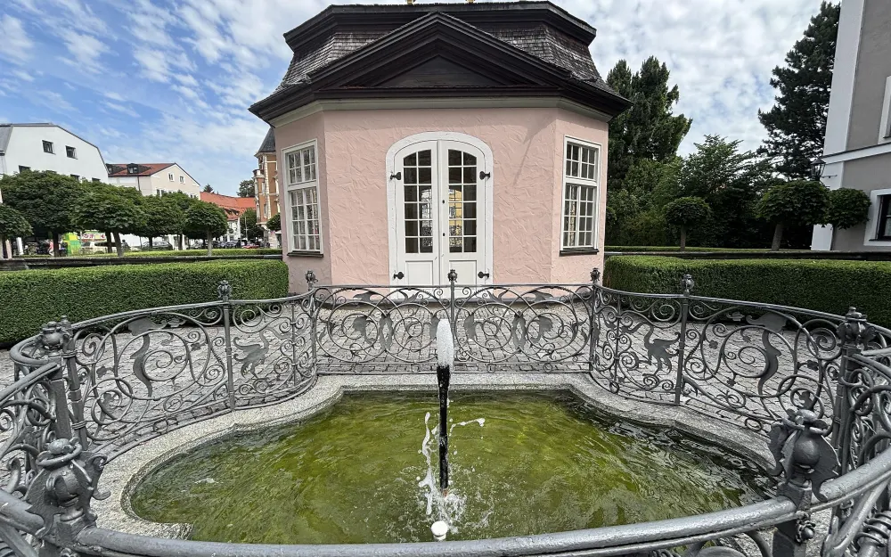 Brunnen im Innenhof vom Finanzamt