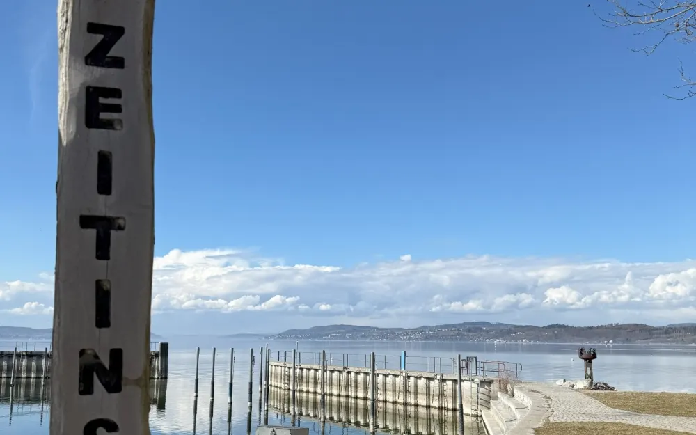 Zeitinsel am Fischerhafen in Unteruhldingen