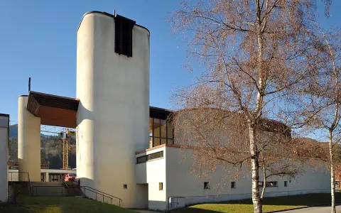 Kath. Pfarrkirche, Maria, Königin des Friedens