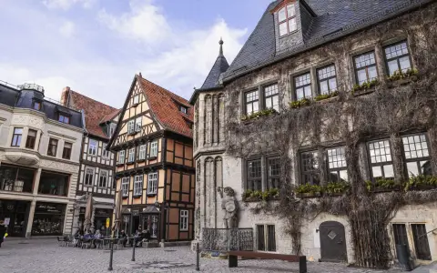 Symbolbild: Charming historic half-timbered buildings in Quedlinburg, Germany, a UNESCO World Heritage site.