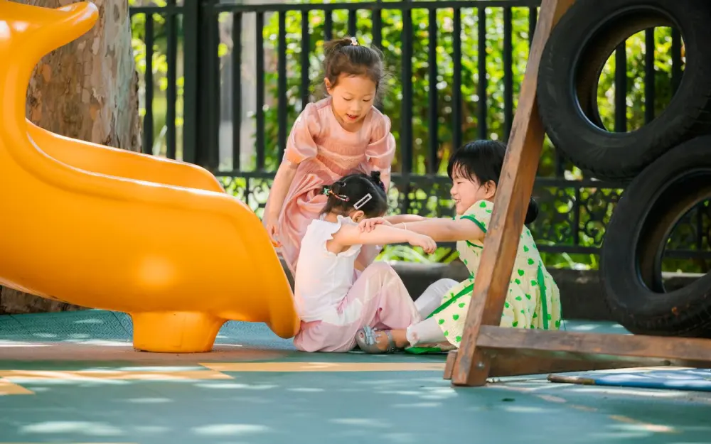Symbolbild: Three children playing joyfully near a vibrant yellow slide on a sunny day at the outdoor playground.
