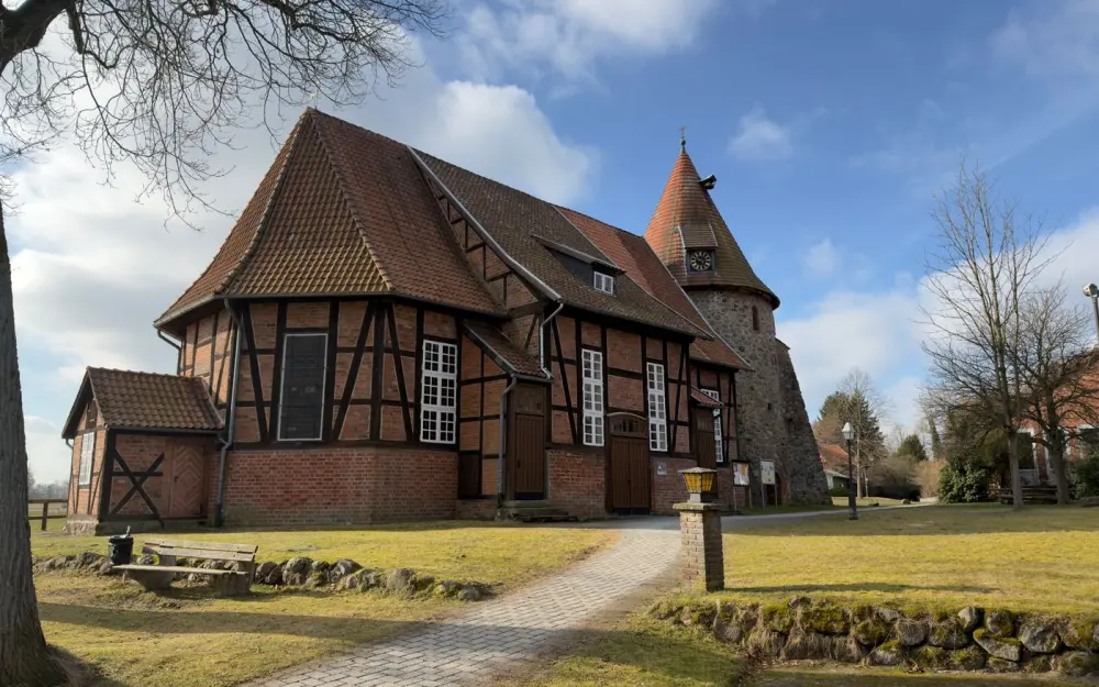 Symbolbild: A beautiful view of the historic half-timbered church in Suderburg, Germany, with a clear blue sky.