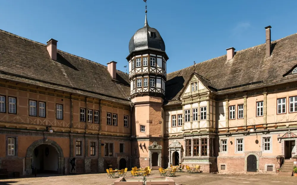 Symbolbild: Explore the stunning Renaissance architecture of Bevern Castle in Niedersachsen, Germany.
