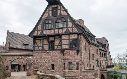 Symbolbild: Explore the historic Wartburg Castle in Eisenach, a UNESCO World Heritage Site showcasing medieval architecture.