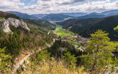 Symbolbild: A breathtaking aerial view of a picturesque village nestled in a lush mountain valley.