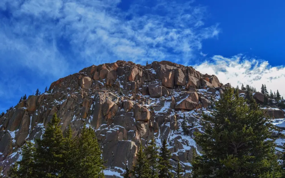 Symbolbild: Majestic view of snow-capped rocky mountains in Estes Park, Colorado.